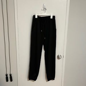 Halara Joggers. Brand new, never worn. size Medium